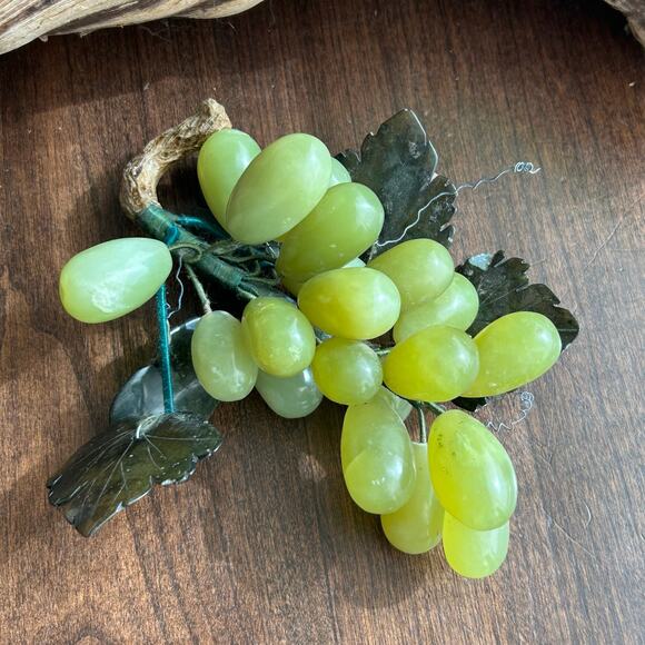 Vintage Jade Stone Grape Cluster with carved Leaves - Picture 1 of 8